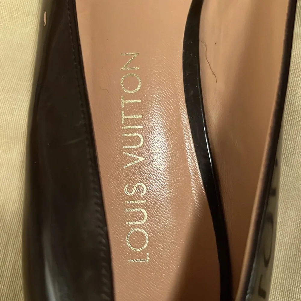 Louis Vuitton Patent Leather Flats with Pink Strap - Picture 11 of 11